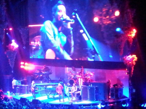 Linkin Park en KROQ Almost Acoustic Christmas 2012! A9qVXP5CEAAke7W