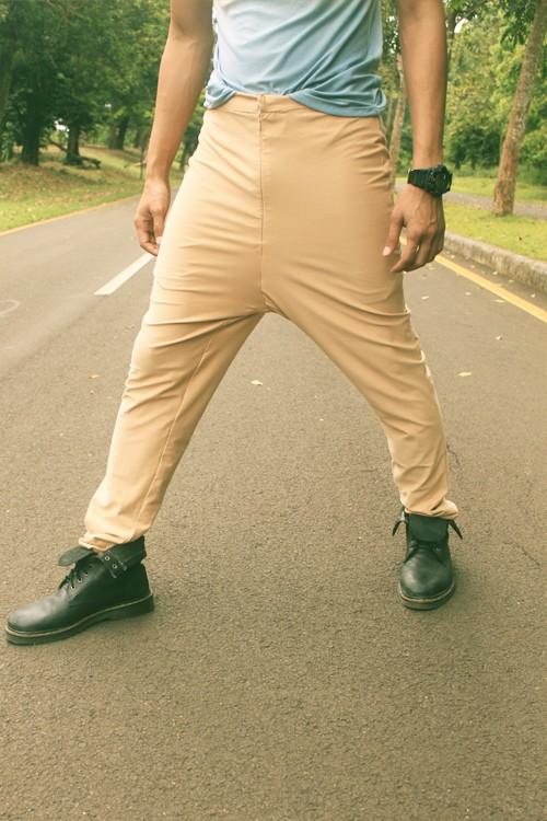 VIENTR's tweet photo. Unique SAND DROPPED CROTCH PANTS now only 139K!  Text to 081280262925 or email to shopvientr@hotmail.com http://t.co/thZVVZiy