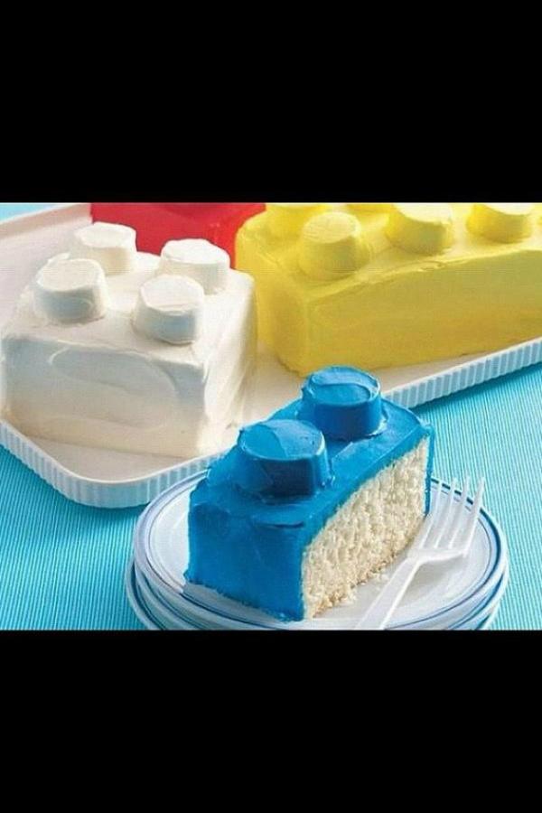 MeidenTweetsXXL's tweet photo. RT als je deze Lego taartjes wel wilt eten http://t.co/f3ND6ZxO