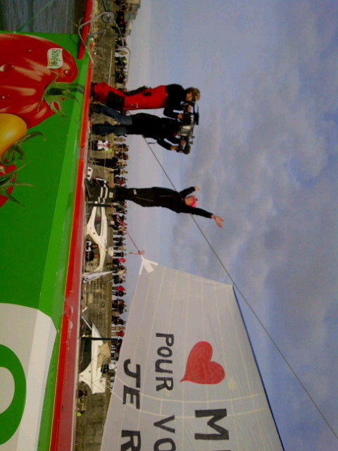 La jetee est noire de monde... <a href="/samanthadavies/">Sam Davies</a> super emue #VG2012