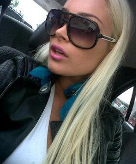 ErickaVanetten's tweet photo. Yesterday.. Sunglasses in this weather what was I thinking lol?? Xxx http://t.co/HfMmxU26