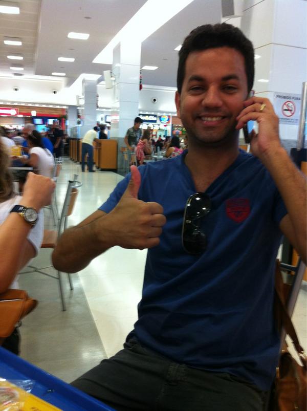MonaraAlvesG's tweet photo. Boa tarde noticia ótima encontraram a bolça de  @BrunoHRB http://t.co/nns8PejL