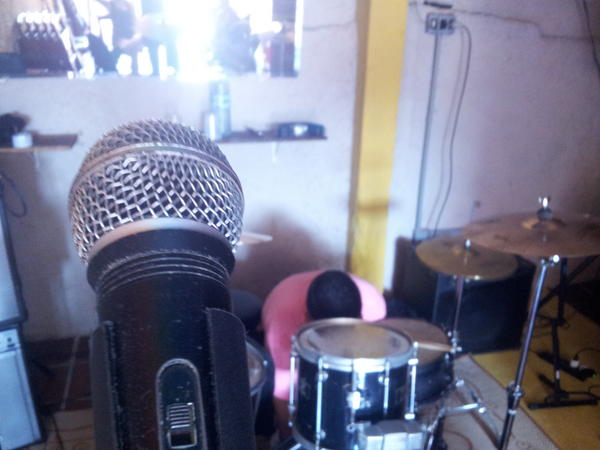 innovarock's tweet photo. Já começaram os preparativos pra Innova Rock destruir aqui no Bar da Rose http://t.co/5LmmYxLT