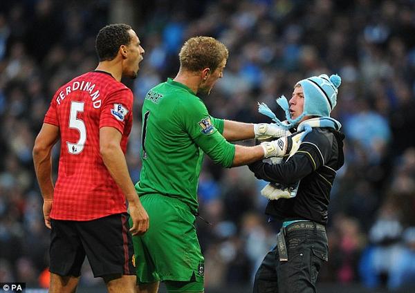 KevSimmonds's tweet image. boy stopped by Joe Hart http://t.co/PnjX8Iq&quot; Is he mad taking on Joe Hart #twicethesize!