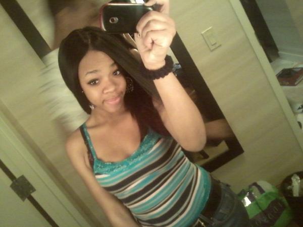 Pretty_Lovee__'s tweet image. Gettin ready for my performance