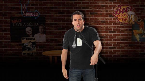 Com cãibra facial de tanto rir no stand up do <a href="/MauMeirelles/">Mauricio Meirelles</a> o #naoleveaserio é muuito bom! Ganhei ate um prêmio! rsss