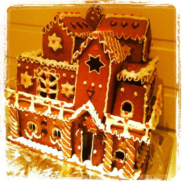 Pepperkakehuset er ferdig😙😍