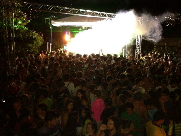 eventospto's tweet photo. Crecimos profesionalmente junto a ustedes gracias por su apoyo!!! @lipromusic @PierreRoelens http://t.co/hfjY0clL