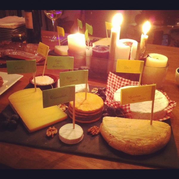 fugiemi's tweet photo. #Sundaynight #soireefromagesettutes #onestbien http://t.co/SQ7VZr8a