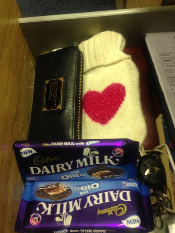 leannemoore_x's tweet image. Office draw essentials #chocolate #2bars #hotwaterbottle