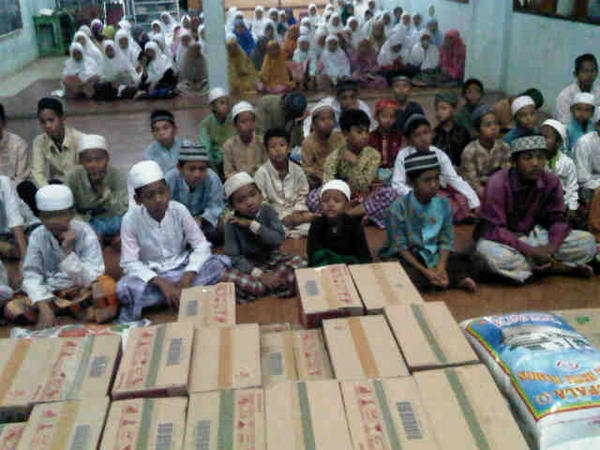 allhamdulilah acara baksos berjalan sukses.... tq to all anggota xoci...