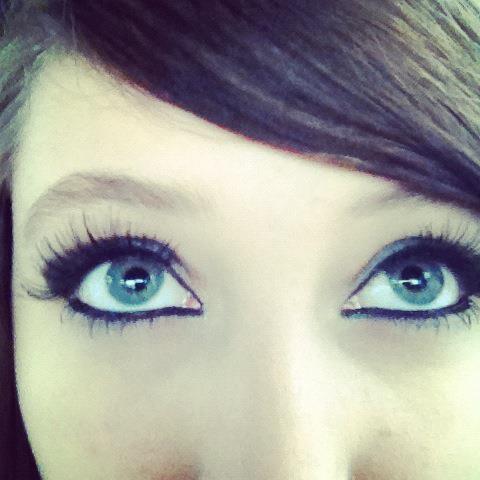 Day_Motionless's tweet image. My eyes