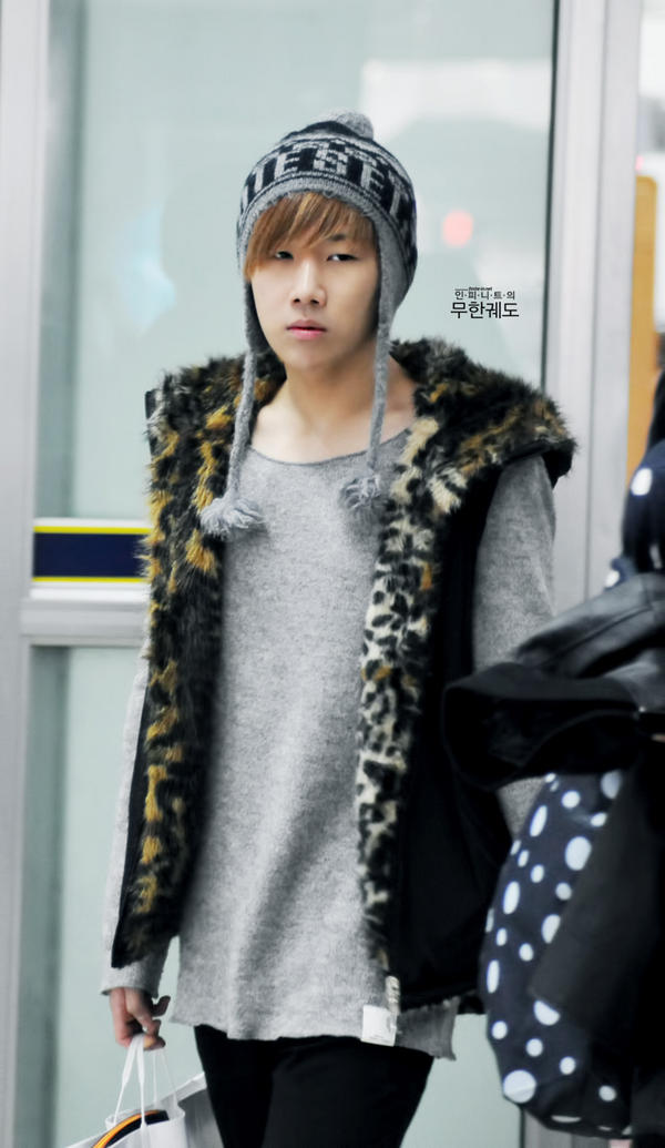 Oh_BabyKyuzizi's tweet photo. กยูหน้าตาเบบี๋มากๆ เหมือนเพิ่งตื่นนอนเลย >_< http://t.co/RsLreRFo