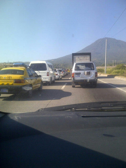 smonterrosa's tweet photo. @alertux del Integración a la gloria, de redondel a semáforo.. http://t.co/R4muuRkb