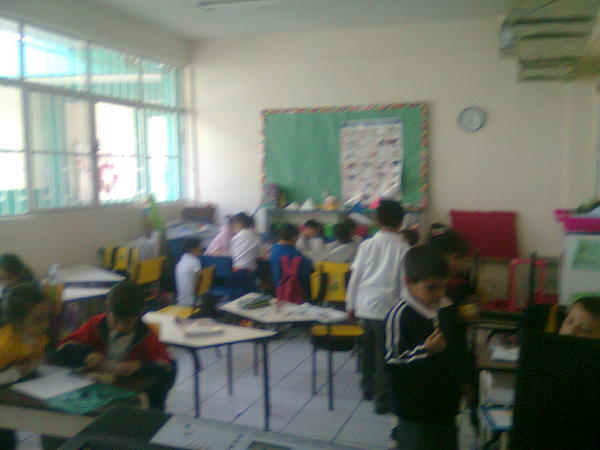 AleMcRuvalcaba's tweet photo. They are working hard :) http://t.co/oYFiVejI