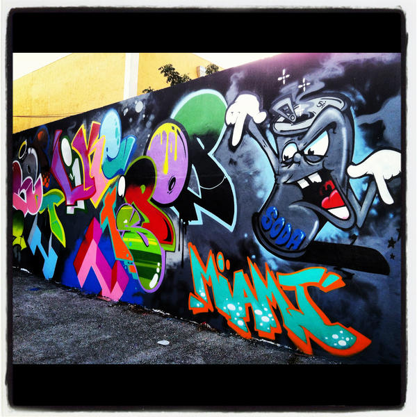 DunkTheJunkFood's tweet photo. @STICKIT2FF #DOPE mural tagged by Mike Rich in #Miami 4 #ArtBasel #WynwoodWalls w/ @CMCA_Maine #DROPitLIKEitsPOP #soda http://t.co/s9D0xPqX