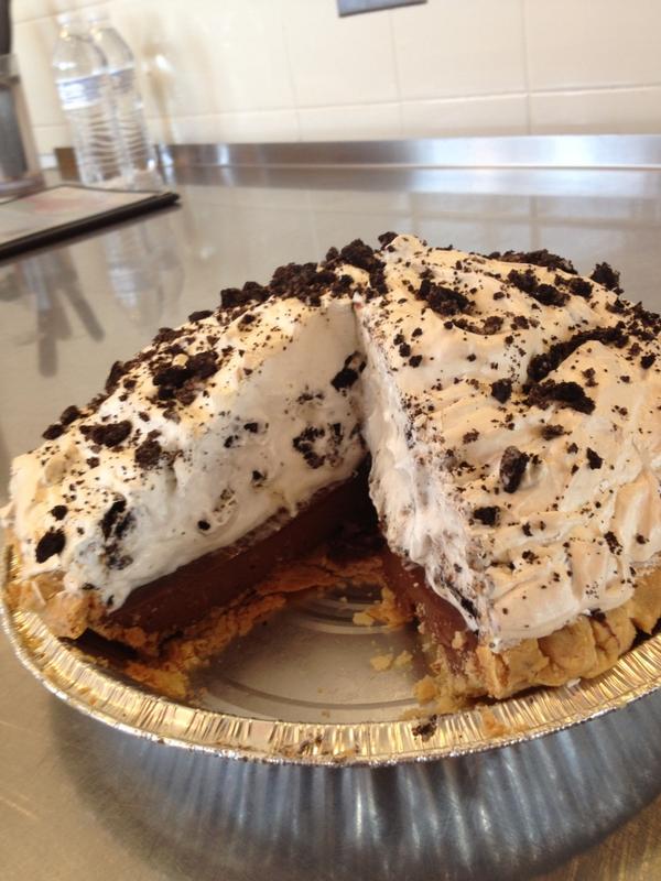 NormasCafe's tweet image. It&apos;s beginning to look a lot like...blowing our diet! #forgetnewyearsresolutions
