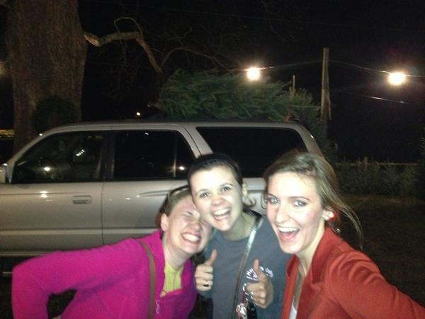 Getting a Christmas tree for the apartment with @chgoldie26 @morganleighco @twiterlessEmily #meetFilbert