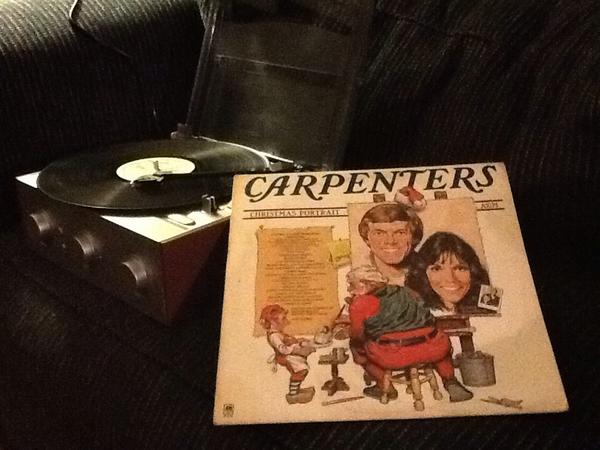 rayshell711's tweet image. There is no better way to get in the Christmas mood than The Carpenters christmas album! Oh the love!!! @Abigail_Grace
