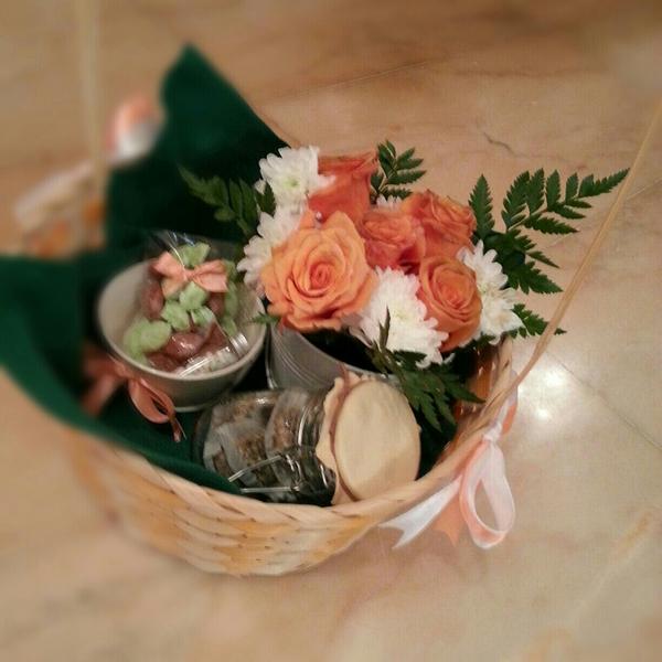 lacadeau2's tweet photo. @naif_turke قدمو هداياكم بطرق جديده..اصمم سﻻل بالورد الطبيعي لمحبي التميز..ريتويت بليز http://t.co/JLoQJDoC