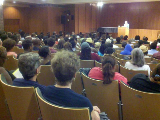 PenguinBooks's tweet image. 200 fans gathered at #BrooklynPublicLIbrary to hear Sapphire speak about THE KID, soon to be a Summer 2012 paperback!