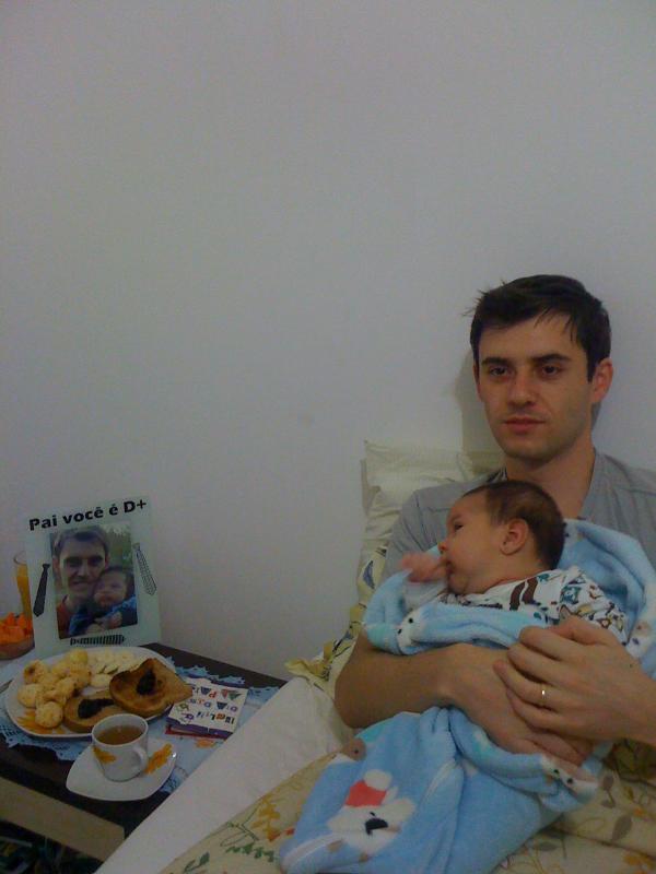 Nivia_Ciseski's tweet photo. café da manhã do papai... http://t.co/DdcbulX