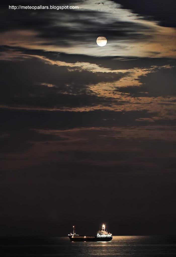 La lluna la passada nit  Bon dia cc/ <a href="/meteorac1/">Meteorologia RAC1</a> <a href="/btvmeteo/">btvmeteo</a> <a href="/lasextameteo/">La Sexta Meteo</a> <a href="/TGNturisme/">Tarragona Turisme</a> #Tarragona