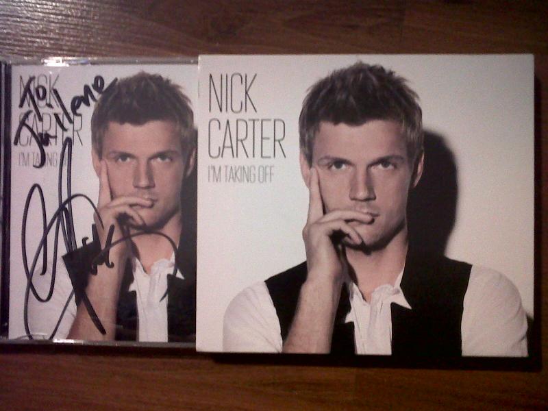 jailenerayee's tweet image. my mom saw #nickcarter , got me his album #ImTakingOff and got it autographed by him . :')