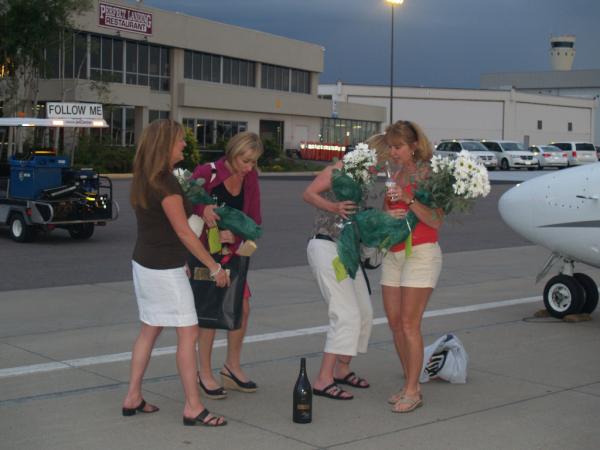 COSuitcaseParty's tweet photo. The Denver Suitcase Party winners have landed!  What happens in Napa stays in Napa! Welcome home! http://t.co/rWYSLHf