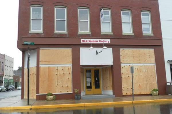 RedQueenGallery's tweet photo. The Red Queen is all boarded up and awaiting Irene....everyone stay safe! http://t.co/eY3RqUU