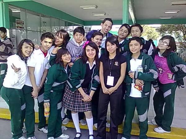 CarlosNinov's tweet image. soy el presidente de editorial del nuevo #periódicoescolar en  la portada vamos a salir nosotros @lisacosta1 #est4