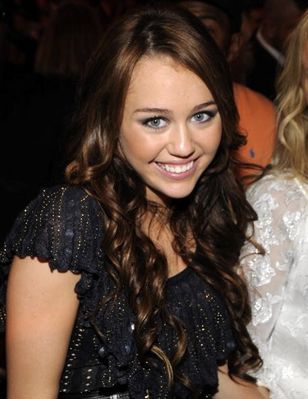 lovelyymiley's tweet photo. #MileyCyrus #VMA http://t.co/ualqyN4