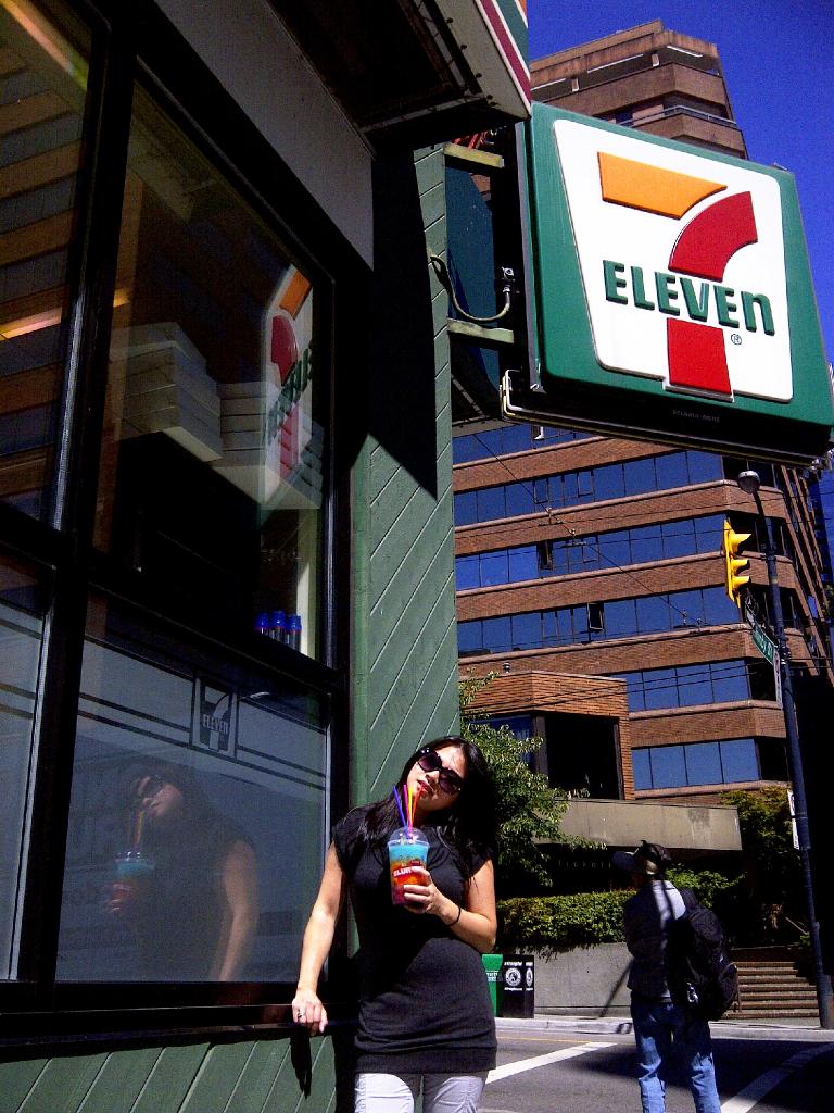 MonicaX's tweet photo. ~... Slurpee head slant of the century ...~ #slurpeeremix http://t.co/wHOvaAi