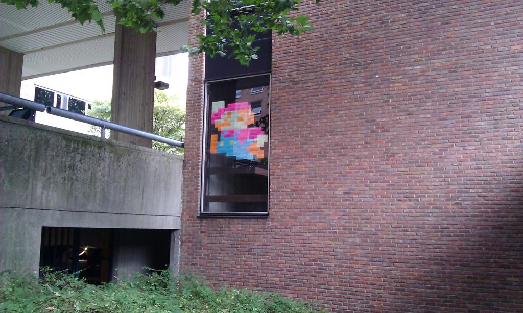 K_Bo0m's tweet photo. La fenêtre de la faculté d'informatique de Namur. #pureinvasion http://t.co/02vOWEj