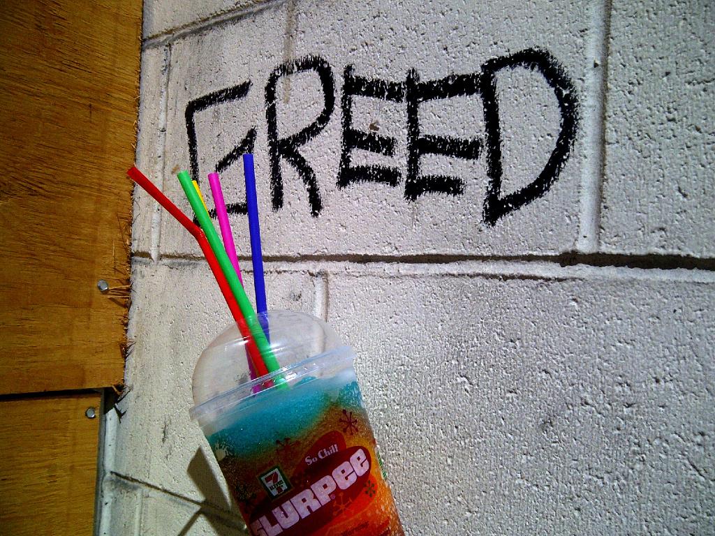 MonicaX's tweet photo. @SlurpeeCanada There's no such thing as too many straws!!! (Or...is there?) #slurpeeremix http://t.co/Bbh4kNe