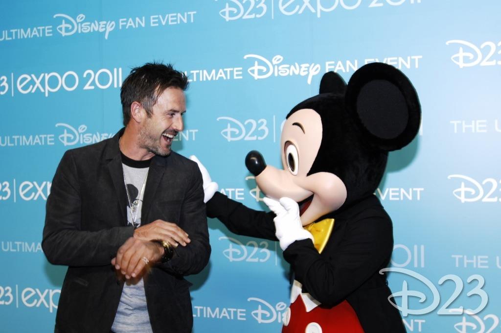 DisneyD23's tweet photo. "Jake and the Neverland Pirates" star @DavidArquette hanging out with an old friend backstage at the #D23Expo: http://t.co/4s10Zgu