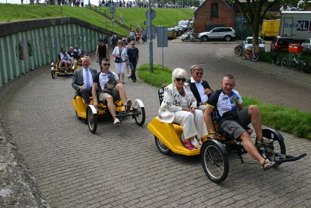 MosseldagYe's tweet photo. @klusdu6 @mquitg @AdriaanvZijp Mooie opbrengst en extra waarde aan de mosseldag gegeven. Top! http://t.co/uGSGJmh
