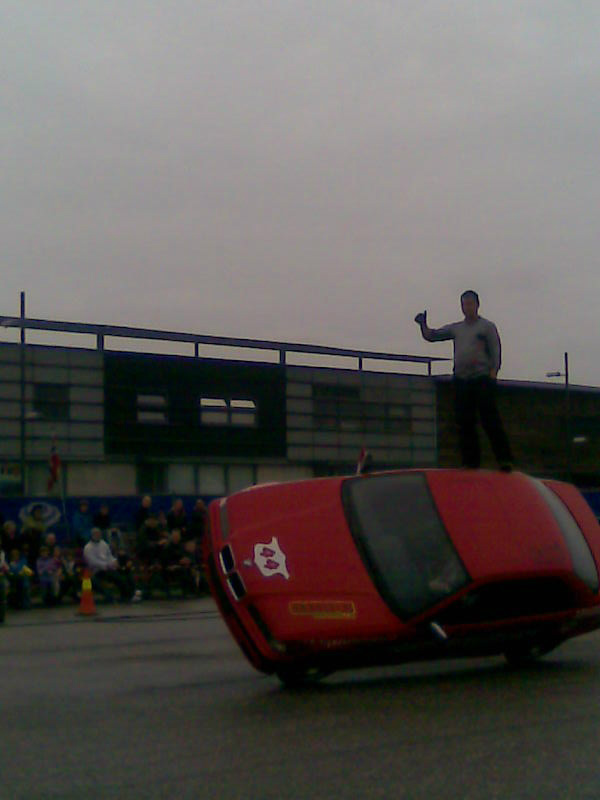 VanDijk_Daniel's tweet photo. Stuntshow @Sittard.. wat je al niet met een bmw kunt doen.. http://t.co/eN2m2gv