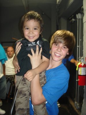 RandyBruhh's tweet photo. #FlashBack my little bruhh Chris & @sexymaneswagger, oh how much Justin loves him #BruhhLove http://t.co/4qgOx8P