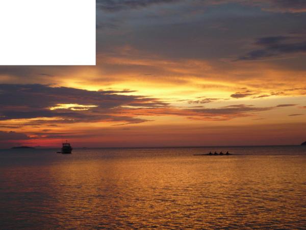 moemilia's tweet photo. mi bella virgen feliz cumpleaños te deseo un amanecer de bendiciones te quiero mucho;] http://t.co/to1s9f8