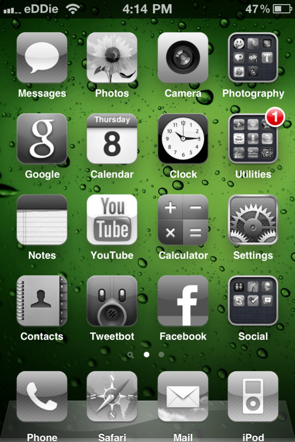 GamerPalmSweats's tweet image. @iknow24 #Bigify+ is so hot. made my icons slightly smaller, than turn them gray wallpapers look so bad ass now