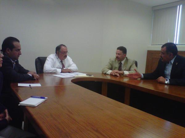 CongresodeChih's tweet photo. En reunión de trabajo, las Comisiones Unidas de Primera de Gobernación y Desarrollo Rural con el Delegado de la SAGARPA http://t.co/M3zrIQ5