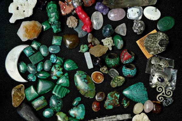 SkinCraft's tweet photo. Crystals and leather in the making..
http://t.co/dOJUhWf http://t.co/i6PmcSs