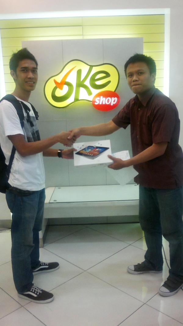 OkeShop's tweet image. Salah satu yg beruntung dr Jakarta yg mendptkan HADIAH SG Galaxy Tab 10.1 dr program #promoTHR cot.ag/qIhX9O