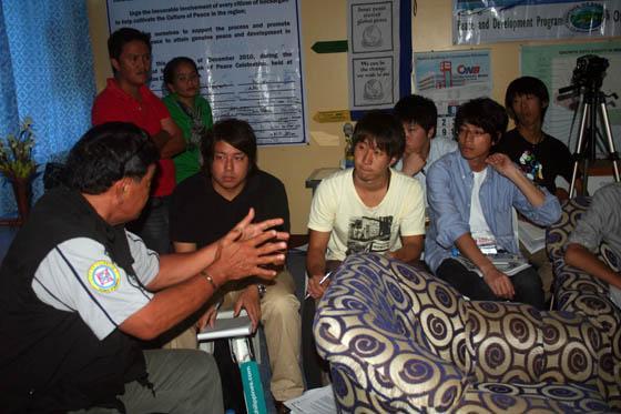 adxadx's tweet photo. Sarangani : GRP-MILF BRIEFING for visiting Japanese law students from Waseda University of Tokyo.. http://t.co/48JdPcR http://t.co/jNSa77W