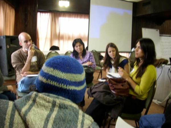 FundLaBaseARG's tweet photo. Esteban y Leila trabajando con algunos cooperativistas en el Encuentro de La Base 2011 http://t.co/1SQLCvT