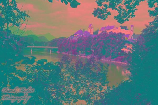 FrankMerfort's tweet photo. Fotos von der Echelsbacher Brücke, der Wieskirche, Füssen, Schwangau, dem Alpsee und dem Schwansee hinzugefügt http://t.co/1qtSBMO