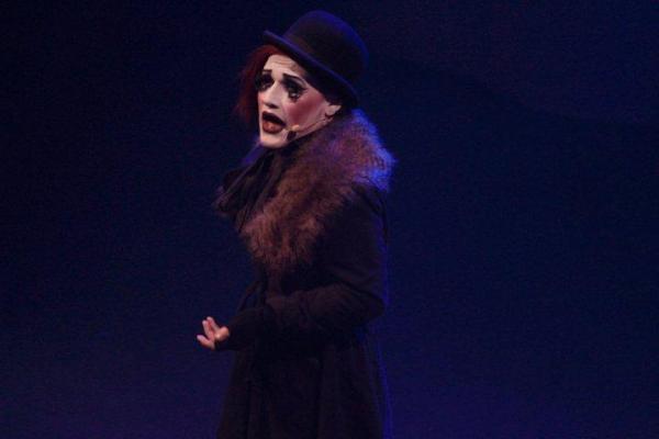 VillainsShow's tweet photo. @misterjoeblack Who's that girl? http://t.co/x7g9Ccx