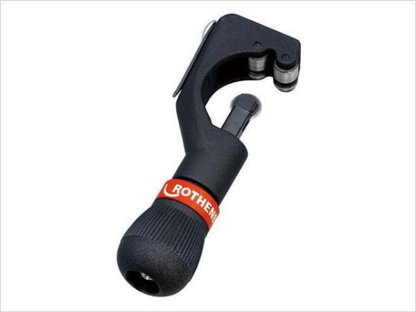 umasunwel's tweet image. 『サンウェル通信』 フィット感抜群の握り心地。こだわりの刃先加工で切れ味抜群！ 【アサダ/asada】チューブカッタ42プラス p.tl/Teh5 #R70021A #TubingCutter