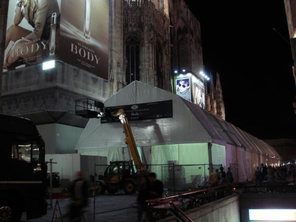 Today is one day before the show!
our show venue is right next to Duomo, it is still under the constructions.